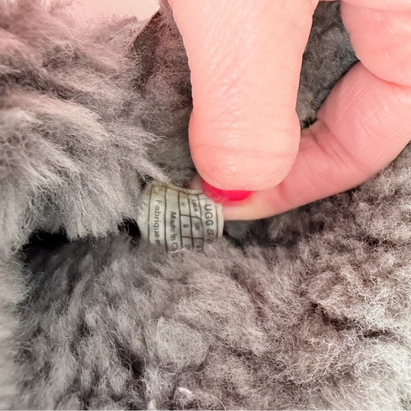 UGG Bailey Button Gray Sheepskin Winter Boots size 9 toddler little kids - Picture 5 of 8